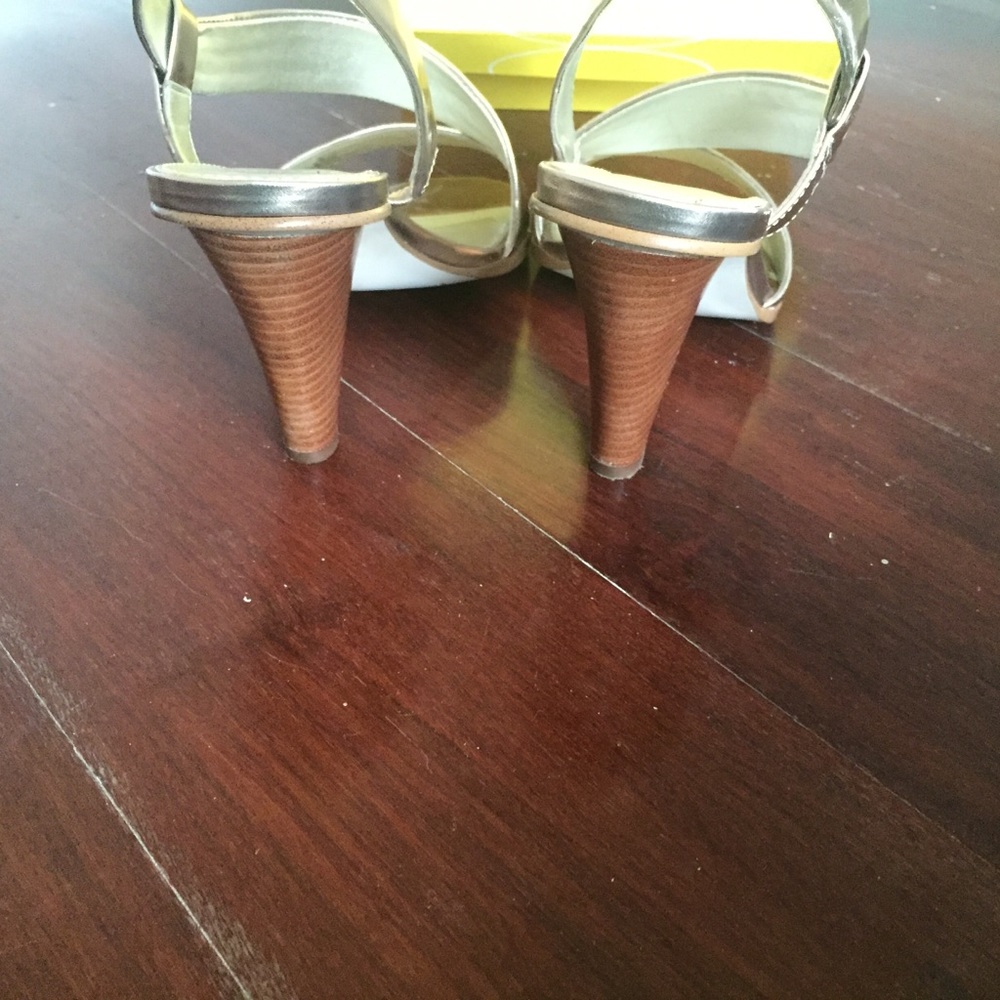 Strappy heel sandal